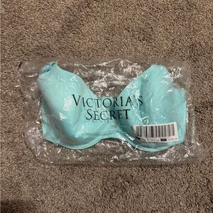 NWT Victoria's Secret lightly lined Light Blue/ Green Bra 34DDD